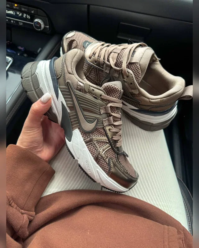 Nike V2k Runtekk Mink Brown — головне фото товару