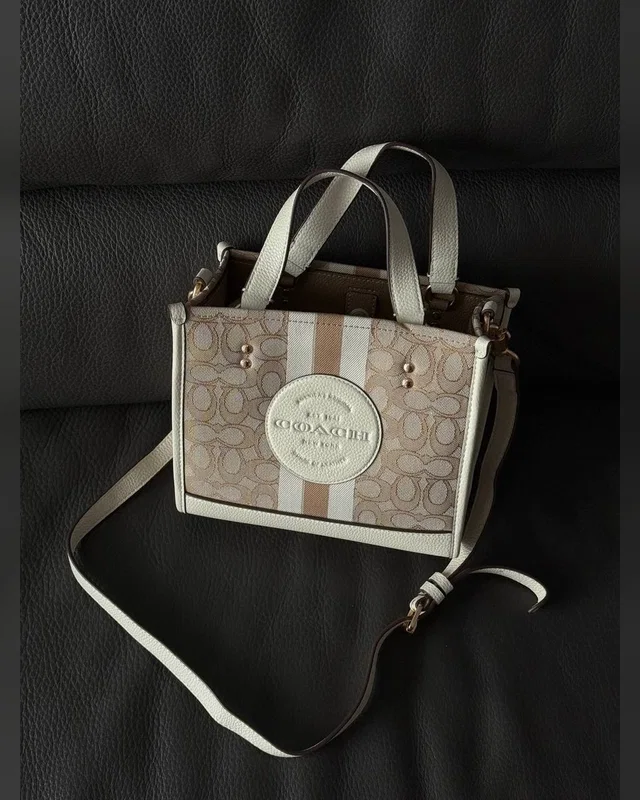 COACH Coach Dempsey Tote in Signature Jacquard with Stripe [крафтова коробка] 20 х 23 х 10 COACH ‎‎‎‎ — головне фото товару