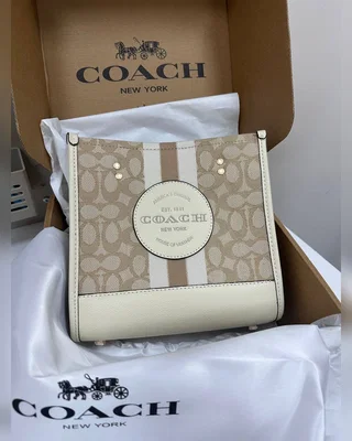 COACH ‎‎‎‎ Coach Dempsey Tote in Signature Jacquard with Stripe [крафтова коробка] 20 х 23 х 10 — головне фото товару