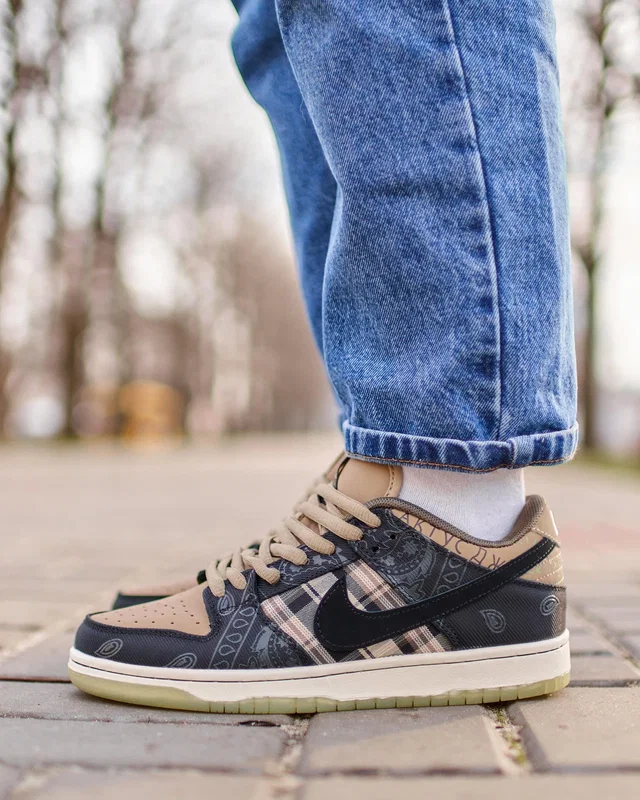 Nike SB Dunk Low x Travis Scott Cactus Jack Brown — головне фото товару