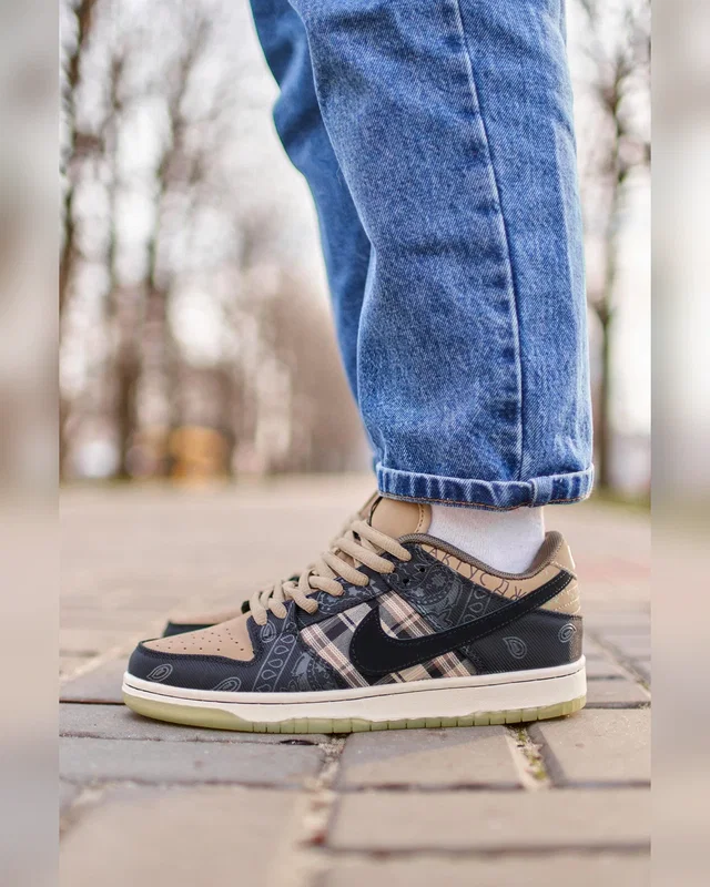 Nike SB Dunk Low x Travis Scott Cactus Jack Brown — головне фото товару