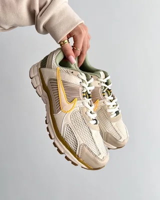 Nike Wmns Air Zoom Vomero 5 'Pale Ivory Oil Green' — головне фото товару