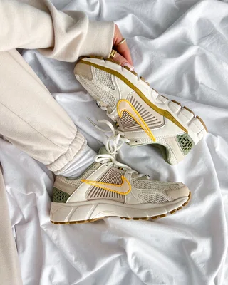 Nike Wmns Air Zoom Vomero 5 'Pale Ivory Oil Green' — головне фото товару