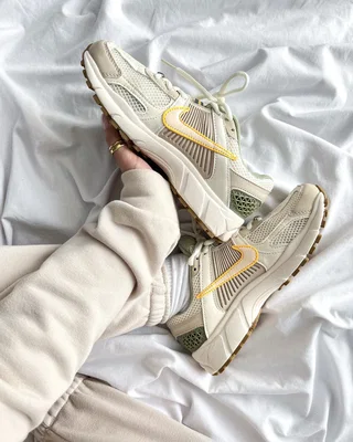 Nike Wmns Air Zoom Vomero 5 'Pale Ivory Oil Green' — головне фото товару