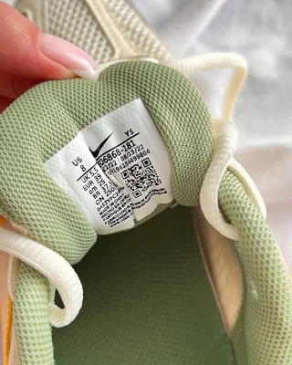 Nike Wmns Air Zoom Vomero 5 'Pale Ivory Oil Green' — головне фото товару