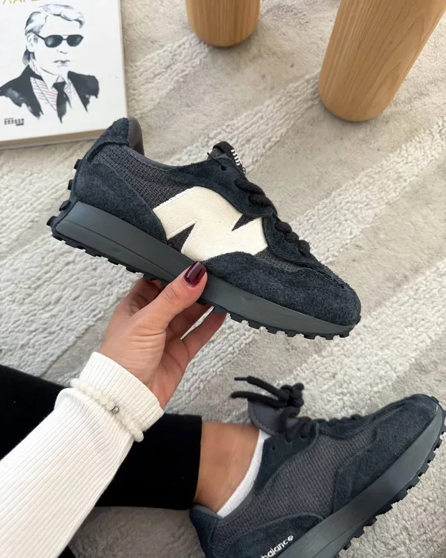 New Balance 327 Black — головне фото товару