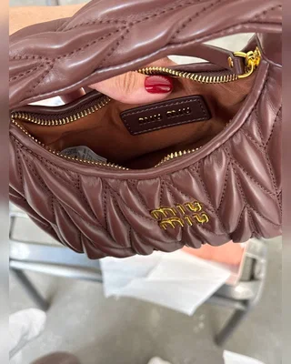 Miu Miu Wander Matelassé Nappa Leather Mini Hobo Bag Brown [оригінальна брендована коробка] 21 х 23 х 7 — головне фото товару