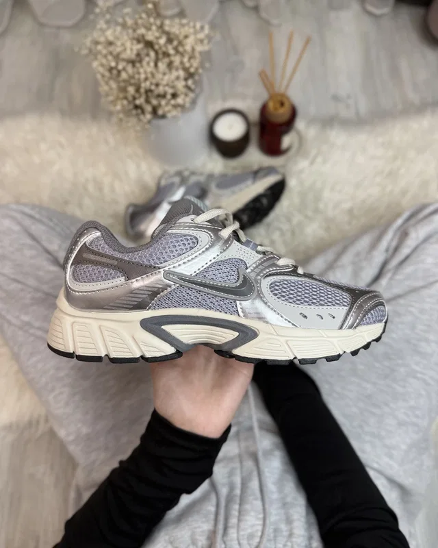 Nike V5 RNR Bronze metallic — головне фото товару