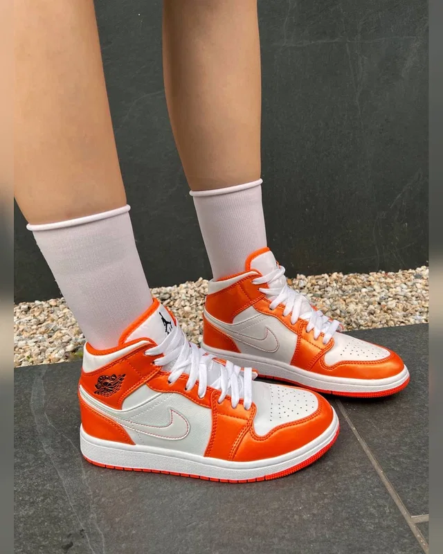 Nike 1 Retro Electro Orange — головне фото товару