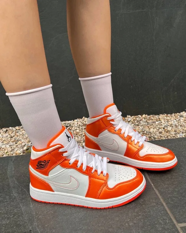 Nike 1 Retro Electro Orange — головне фото товару