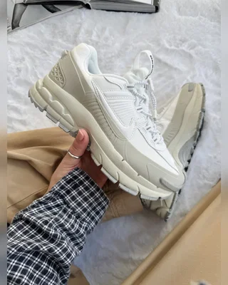 Nike Zoom Vomero Roam White Beige — головне фото товару
