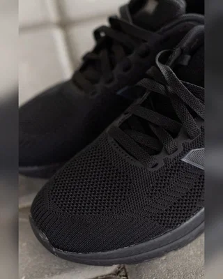 New Balance Fresh Foam 860 • Black • — головне фото товару