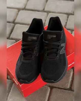 New Balance Fresh Foam 860 • Black • — головне фото товару
