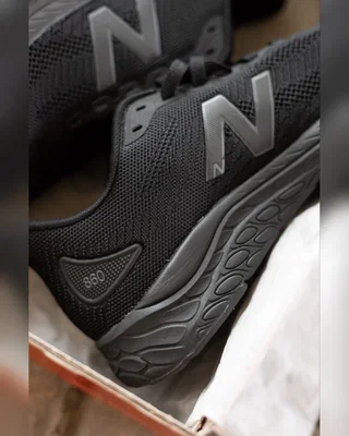 New Balance Fresh Foam 860 • Black • — головне фото товару