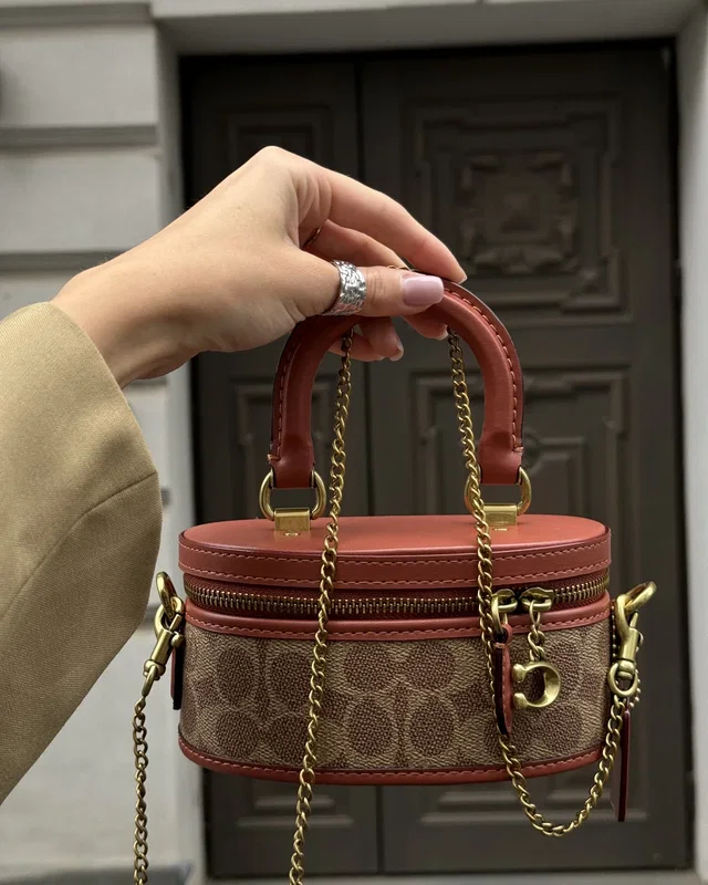 COACH Coach Trail Crossbody 17 With Pillow Quilting In Signature Canvas Brown [оригінальна магнітна брендована коробка] 16 х 8 х 8 COACH — головне фото товару