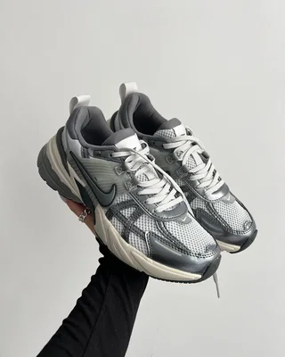 Nike Wmns V2K Run 'Pure Platinum Wolf Grey' — головне фото товару