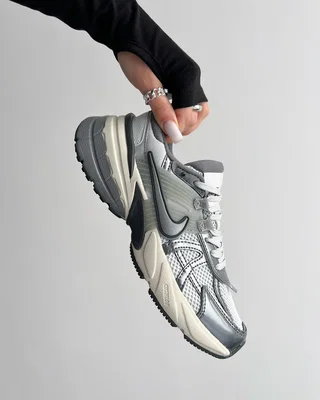 Nike Wmns V2K Run 'Pure Platinum Wolf Grey' — головне фото товару