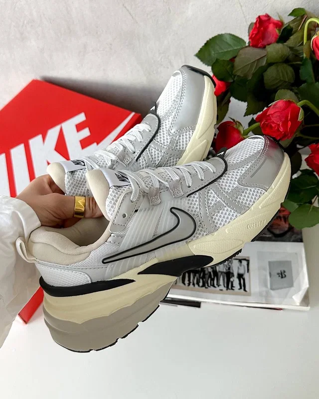 Nike V2K Run Summit White Metalic Silver — головне фото товару