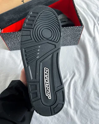 Nike Air Jordan 3 Retro 'Black Cat' 2025 CT8532-001 — головне фото товару