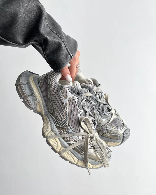 Balenciaga Wmns 3XL Sneaker 'Worn-Out Light Beige' — головне фото товару