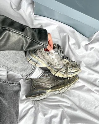 Balenciaga Wmns 3XL Sneaker 'Worn-Out Light Beige' — головне фото товару