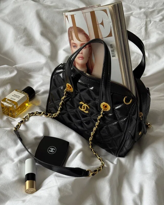 Chanel Small Bowling Bag in Patent Crumpled Calfskin Black/Gold 22 х 17 х 11 — головне фото товару