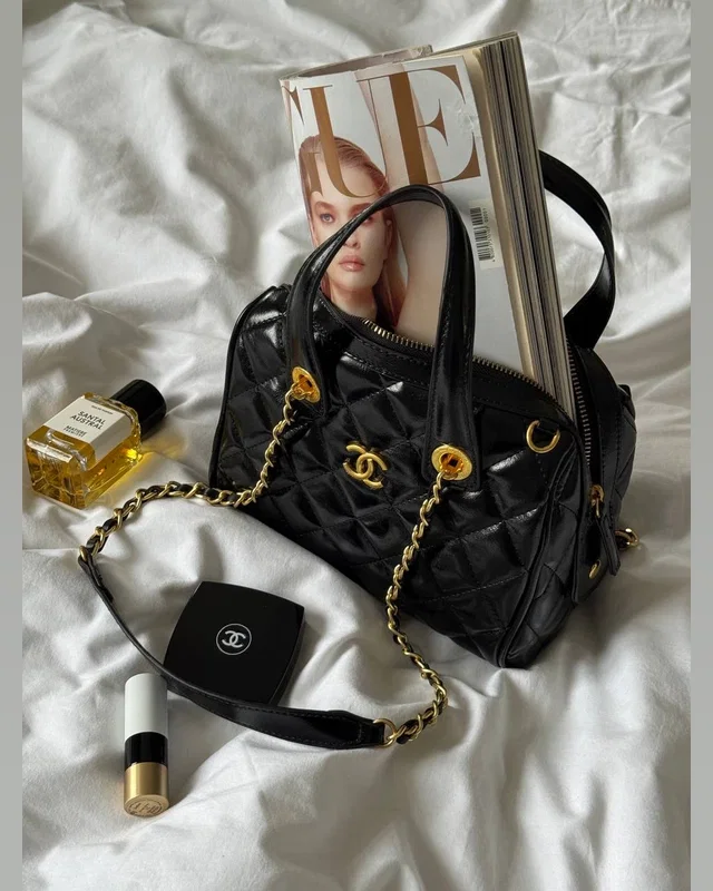 Chanel Small Bowling Bag in Patent Crumpled Calfskin Black/Gold 22 х 17 х 11 — головне фото товару