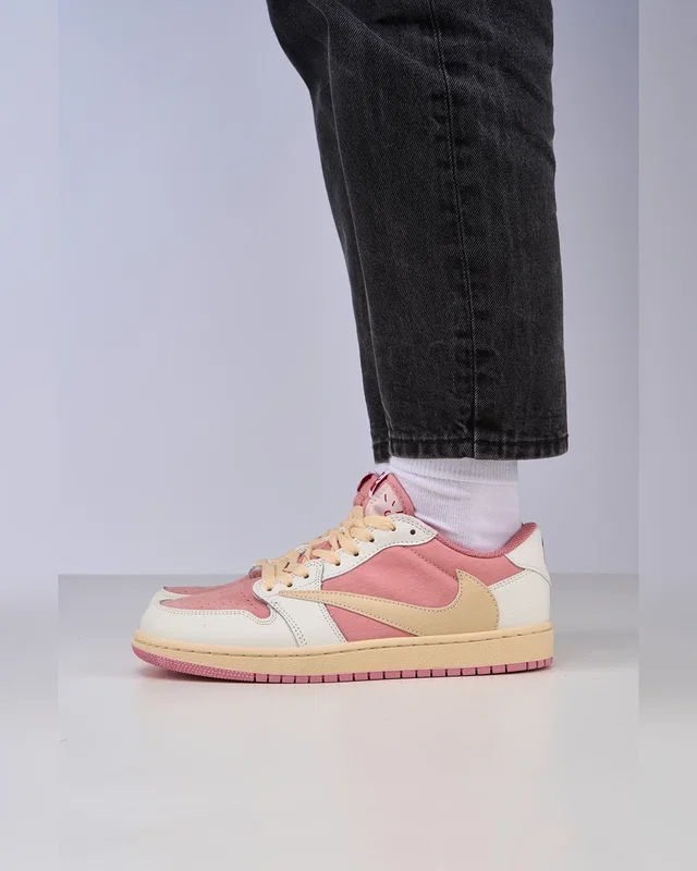 Nike Travis Scott x Air Jordan 1 Low OG White Pink — головне фото товару