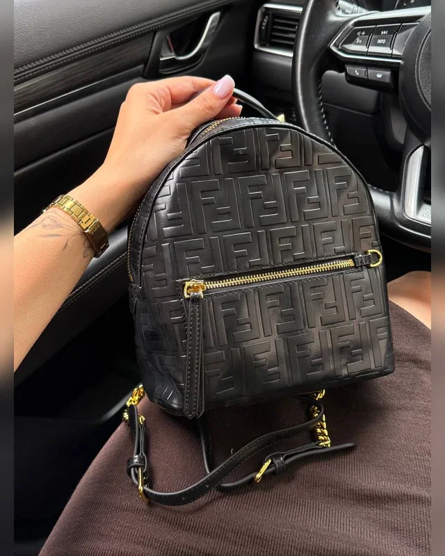 Fendi Mini Zucca FF Motif Backpack Black [пильник звичайна коробка] 23 x 21 x 10 — головне фото товару