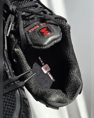 Nike Shox • Black • — головне фото товару