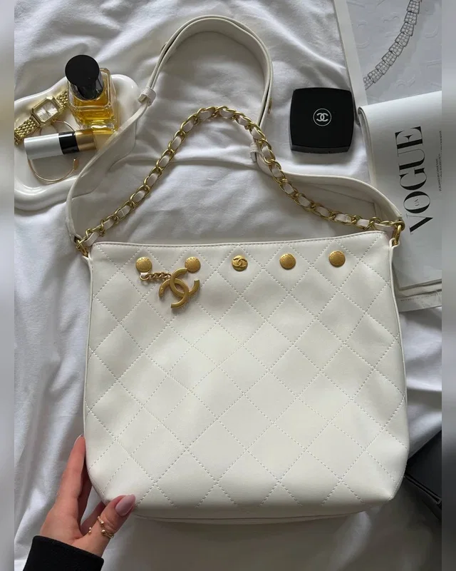 Chanel Small CC Quilted Shopping Bag Milk Gold 24 x 27 x 13 — головне фото товару