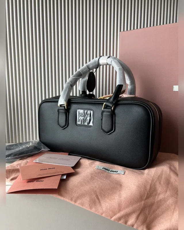 Miu Miu MiuMiu Arcadie leather bag Black — головне фото товару