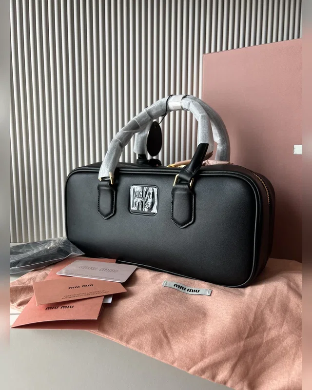Miu Miu MiuMiu Arcadie leather bag Black — головне фото товару
