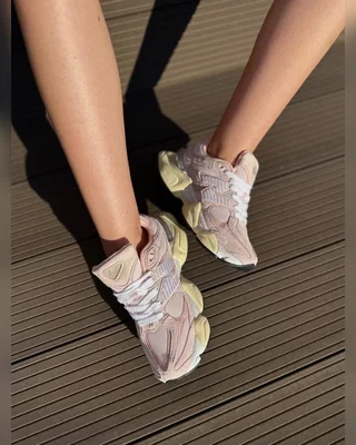 New Balance 9060 white pink — головне фото товару