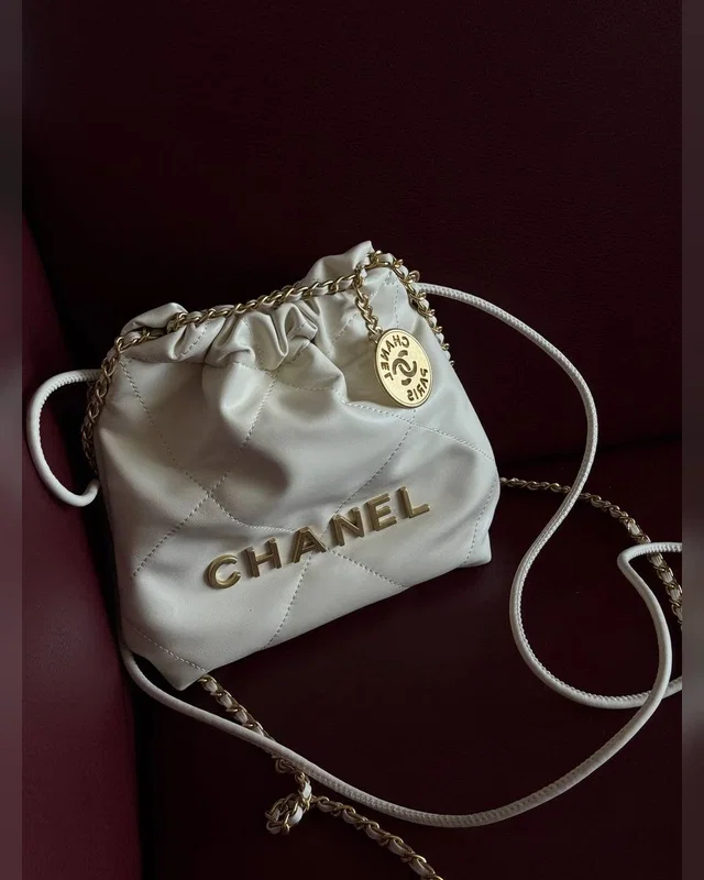 Chanel Milk Quilted Calfskin Mini 20 Bag Gold Hardware Магнітна Коробка — головне фото товару