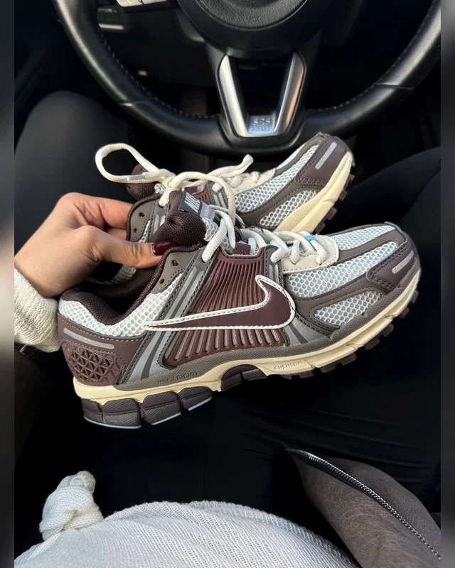 Nike Zoom Vomero 5 Brown — головне фото товару