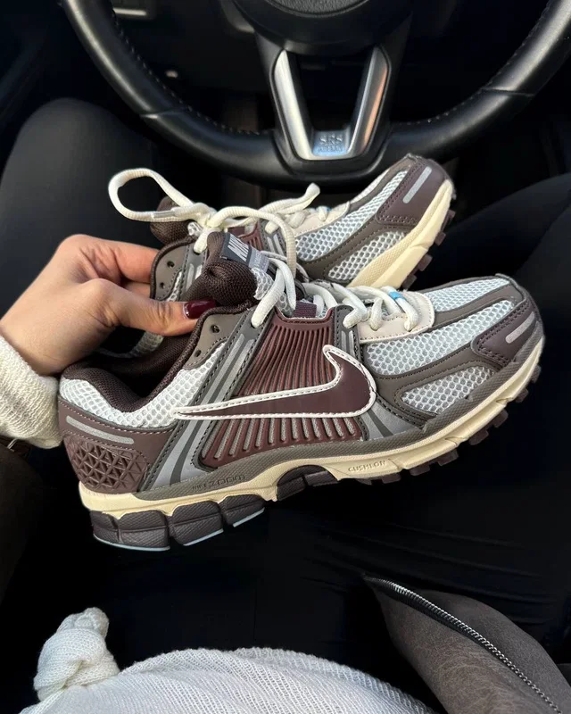 Nike Zoom Vomero 5 Brown — головне фото товару