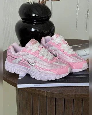 Nike Initiator Pink — головне фото товару