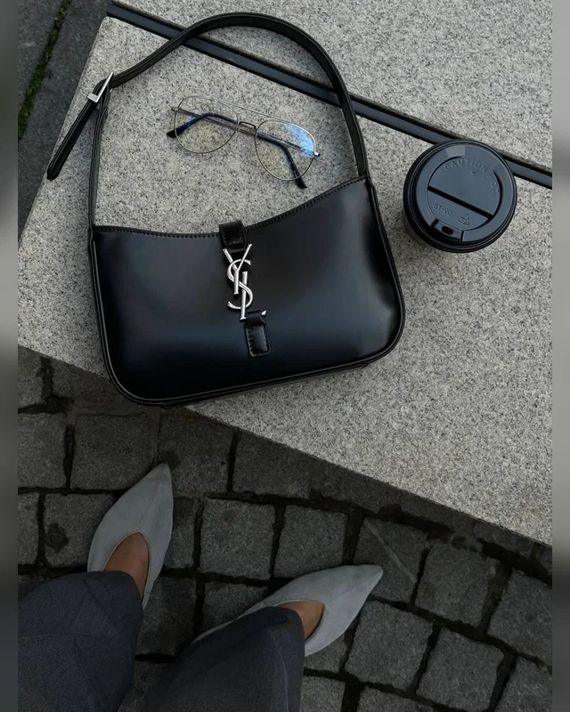 Saint Laurent Hobo Le 5 A 7 Leather Shoulder Bag in Black/Silver Оригінальна коробка 24 х 14 х 6.5 см — головне фото товару