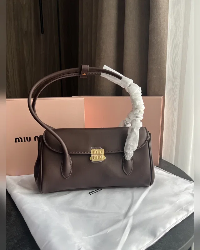 Miu Miu Leather Shoulder bag Brown — головне фото товару