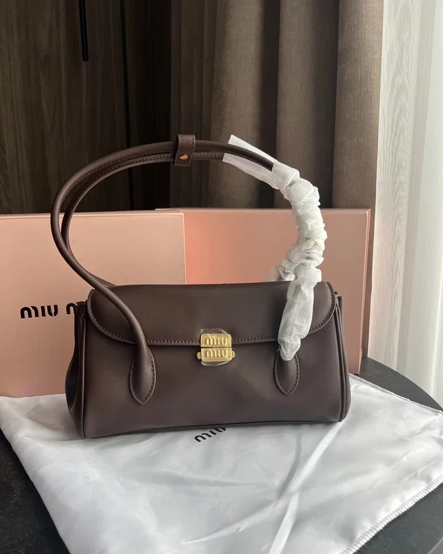 Miu Miu Leather Shoulder bag Brown — головне фото товару
