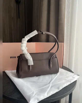 Miu Miu Leather Shoulder bag Brown — головне фото товару