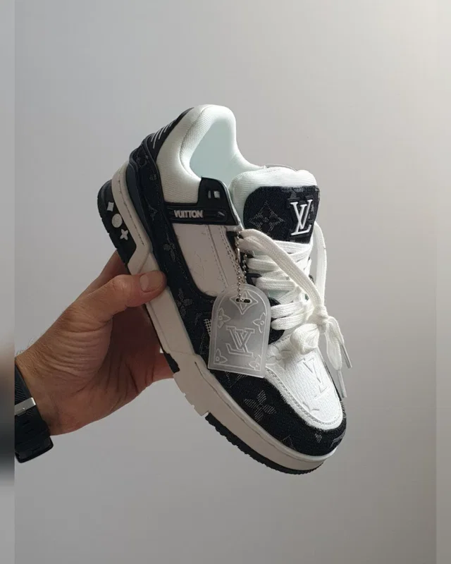 Louis Vuitton Trainer • White Black • — головне фото товару