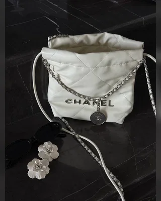 Chanel Milk Quilted Calfskin Mini 20 Bag Silver Hardware Магнітна Коробка 23х22х6 — головне фото товару