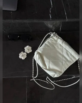Chanel Milk Quilted Calfskin Mini 20 Bag Silver Hardware Магнітна Коробка 23х22х6 — головне фото товару