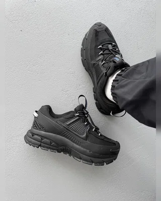Nike Zoom Vomero Roam Triple Black — головне фото товару
