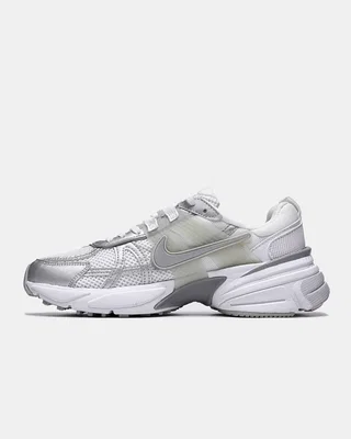 Nike (WMNS) Nike V2K Run 'Metallic Silver' FD0736-104 — головне фото товару