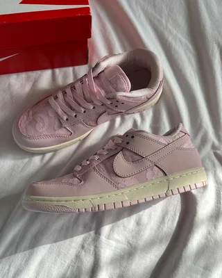Nike SB Dunk Low WMNS Lace Pack Regal Pink — головне фото товару
