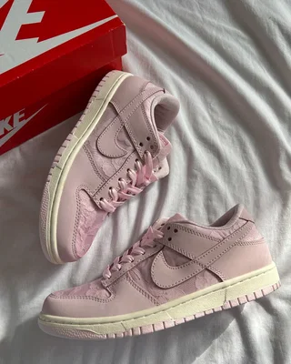 Nike SB Dunk Low WMNS Lace Pack Regal Pink — головне фото товару