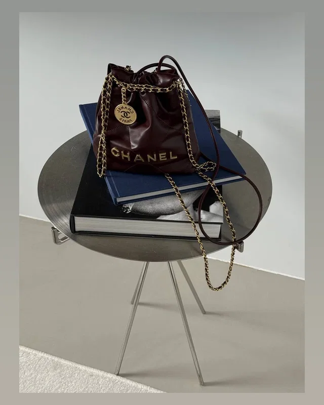 Chanel Burgundy Quilted Calfskin Mini 20 Bag Gold Hardware Магнітна Коробка 23 х 22 х 6 — головне фото товару